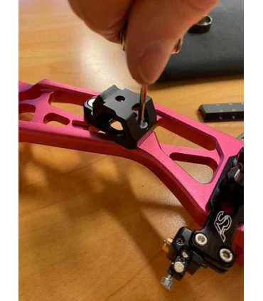 Installation patte de fixation viseur arc classique