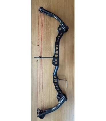 Occasion Mathews Conquest 4 noir cordage rouge